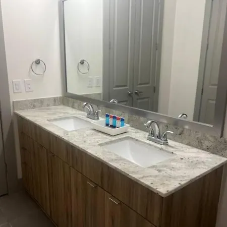 Resort-Style Apartments Near The Galleria Houston Room photo